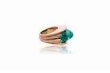 Anello con smeraldo cabochon - Asta di Pasqua Anello con smeraldo cabochon - Asta di Pasqua