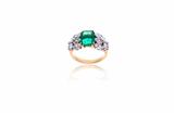 Anello con smeraldo e diamanti - Asta di Pasqua Anello con smeraldo e diamanti - Asta di Pasqua