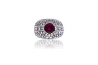 Anello con rubino e diamanti - Asta Orologi & Gioielli Anello con rubino e diamanti - Asta Orologi & Gioielli