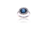 Anello con zaffiro e diamanti - Asta Orologi & Gioielli Anello con zaffiro e diamanti - Asta Orologi & Gioielli