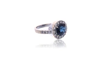 Anello con zaffiro e diamanti - Asta Orologi & Gioielli Anello con zaffiro e diamanti - Asta Orologi & Gioielli
