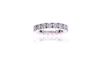 Anello eternity con diamanti - Asta Orologi & Gioielli Anello eternity con diamanti - Asta Orologi & Gioielli