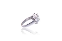 Anello trilogy con diamanti - Asta Orologi & Gioielli Anello trilogy con diamanti - Asta Orologi & Gioielli