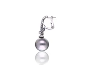 Damiani, paio di orecchini con diamanti e perle Tahiti - Asta Orologi & Gioielli Damiani, paio di orecchini con diamanti e perle Tahiti - Asta Orologi & Gioielli