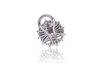 Paio di orecchini con diamanti - Asta Orologi & Gioielli Paio di orecchini con diamanti - Asta Orologi & Gioielli