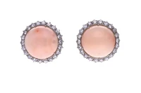 Paio di orecchini con diamanti e corallo - Asta Orologi & Gioielli Paio di orecchini con diamanti e corallo - Asta Orologi & Gioielli