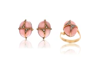 Parure, anello e paio di orecchini con coralli e diamanti - Asta Orologi & Gioielli Parure, anello e paio di orecchini con coralli e diamanti - Asta Orologi & Gioielli