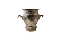 Vaso con manici in argento - Asta Orologi & Gioielli Vaso con manici in argento - Asta Orologi & Gioielli