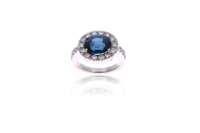 Anello con zaffiro e diamanti - Asta Orologi & Gioielli Anello con zaffiro e diamanti - Asta Orologi & Gioielli
