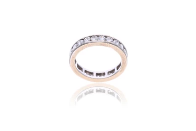 Anello eternity con diamanti - Asta Orologi & Gioielli Anello eternity con diamanti - Asta Orologi & Gioielli