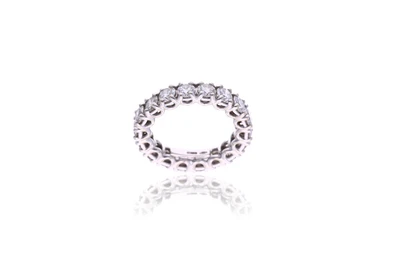 Anello eternity con diamanti - Asta Orologi & Gioielli Anello eternity con diamanti - Asta Orologi & Gioielli