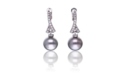 Damiani, paio di orecchini con diamanti e perle Tahiti - Asta Orologi & Gioielli Damiani, paio di orecchini con diamanti e perle Tahiti - Asta Orologi & Gioielli