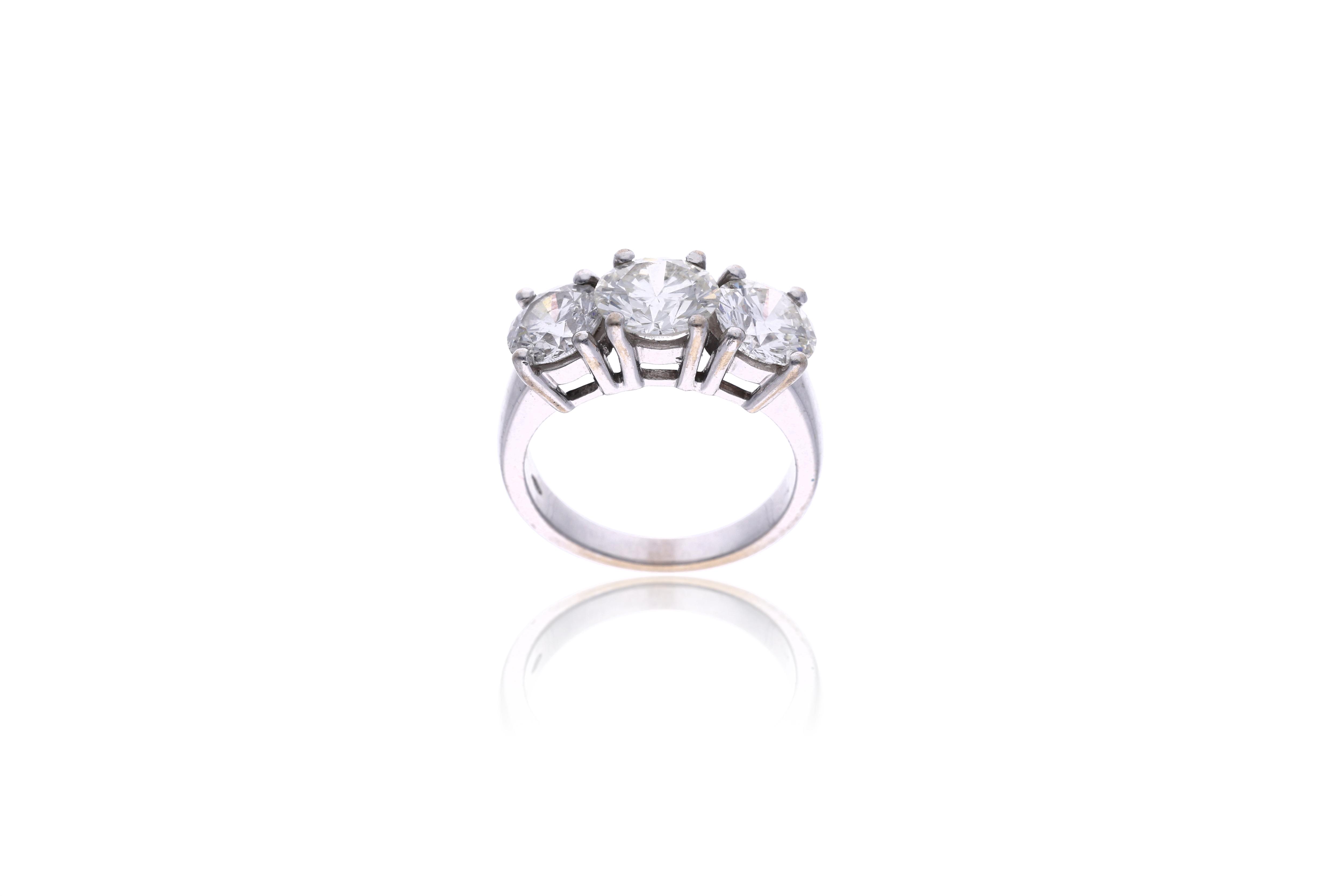 Anello trilogy con diamanti - Asta Orologi & Gioielli