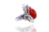 Anello con corallo e diamanti - Asta Speciale Tesori d'Autunno