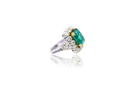 Anello con smeraldo e diamanti - Asta Speciale Tesori d'Autunno