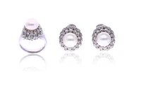 Demi parure, anello e paio di orecchini con perle coltivate e diamanti - Asta Speciale Tesori d'Autunno