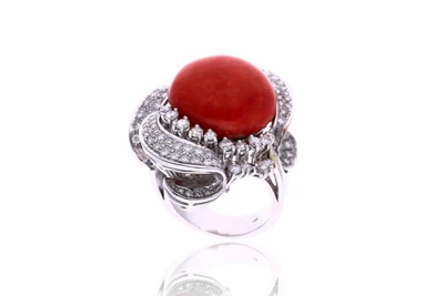Anello con corallo e diamanti - Asta Speciale Tesori d'Autunno