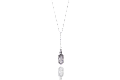 Collana e ciondolo lorgnette con diamanti e zaffiri, in platino - Asta Speciale Tesori d'Autunno