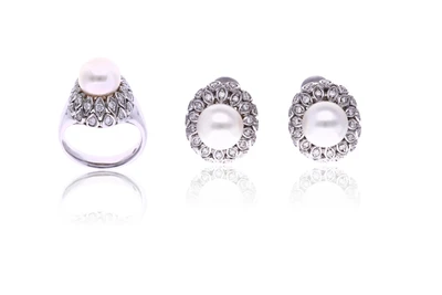 Demi parure, anello e paio di orecchini con perle coltivate e diamanti - Asta Speciale Tesori d'Autunno