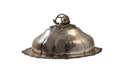 Vassoio con cloche coprivivande - Asta Speciale Tesori d'Autunno