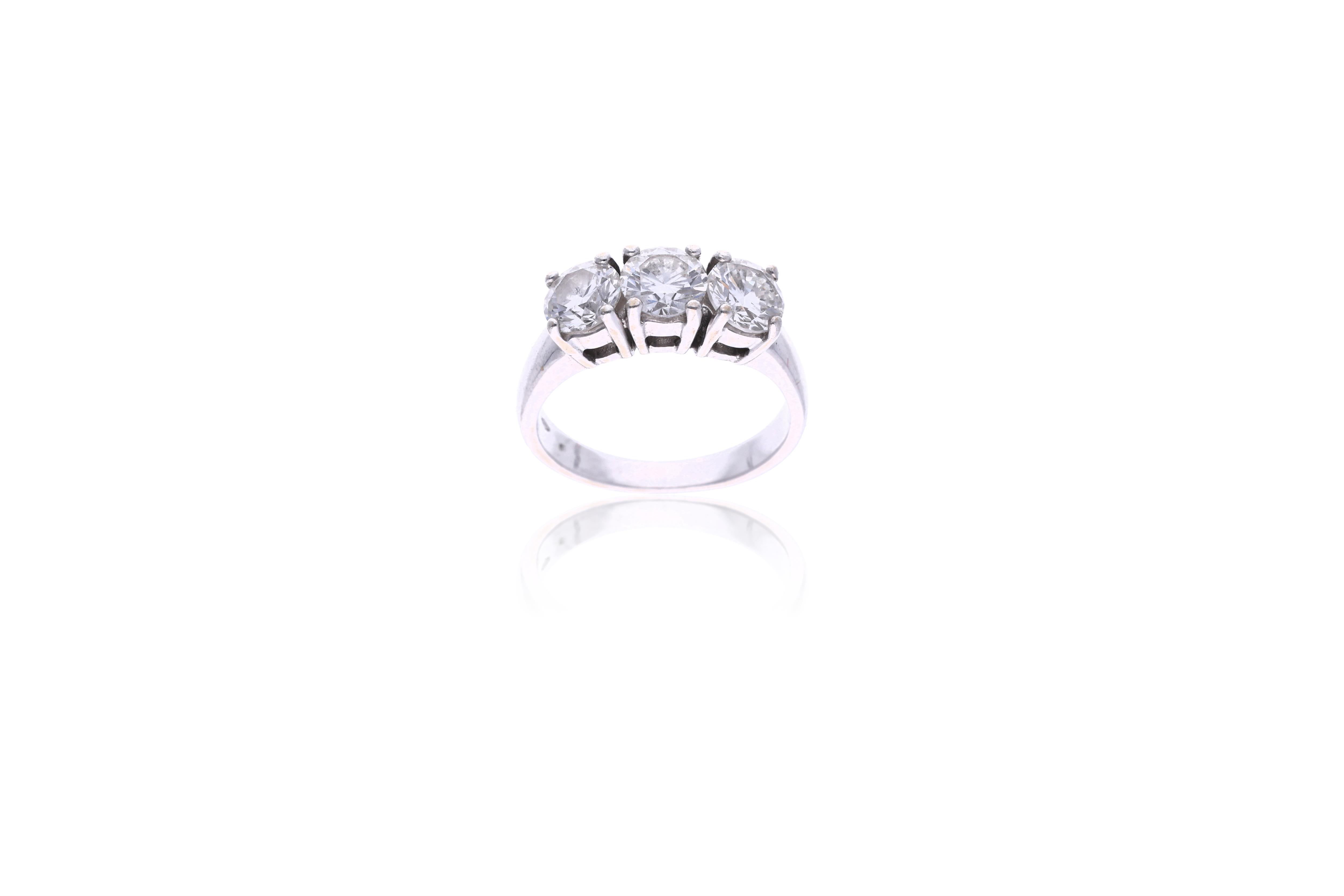 Anello trilogy con diamanti - Asta Speciale Tesori d'Autunno