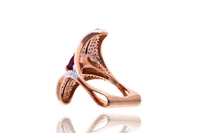 Anello con rubino, diamanti e smalti - Asta Speciale