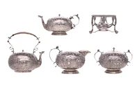 Bollitore, teiera, lattiera e zuccheriera in argento - Asta Speciale