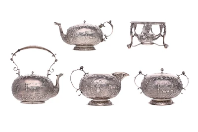 Bollitore, teiera, lattiera e zuccheriera in argento - Asta Speciale