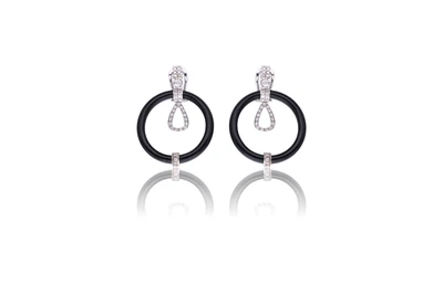 Paio di orecchini con diamanti e onice - Asta Speciale