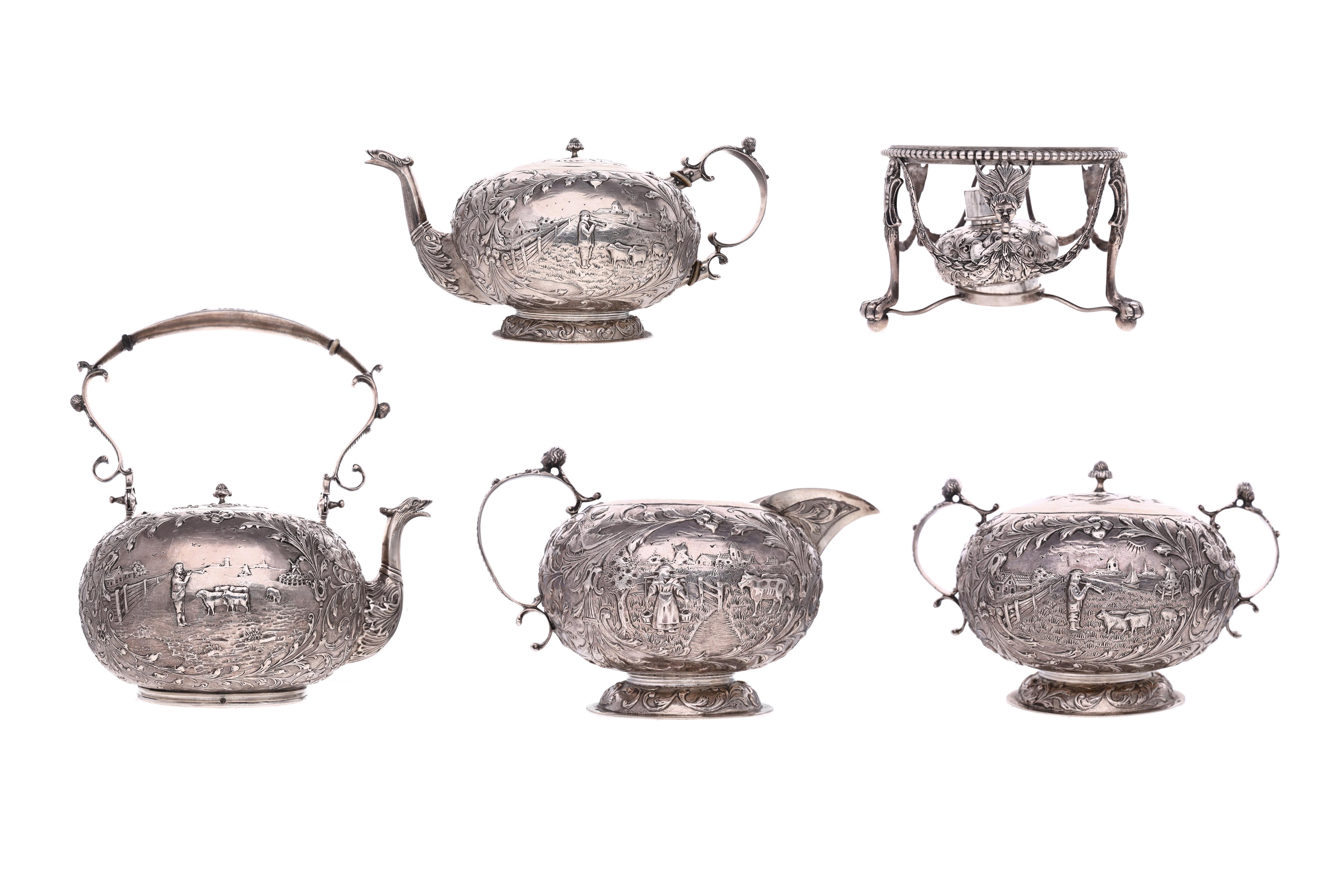 Bollitore, teiera, lattiera e zuccheriera in argento - Asta Speciale