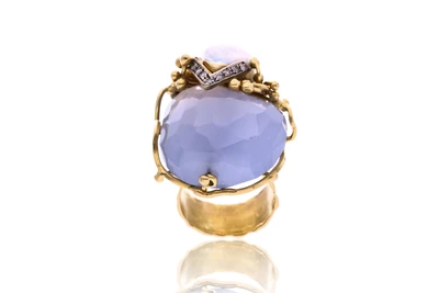 Anello con pietra di luna, madreperla e diamanti - Asta Speciale San Valentino