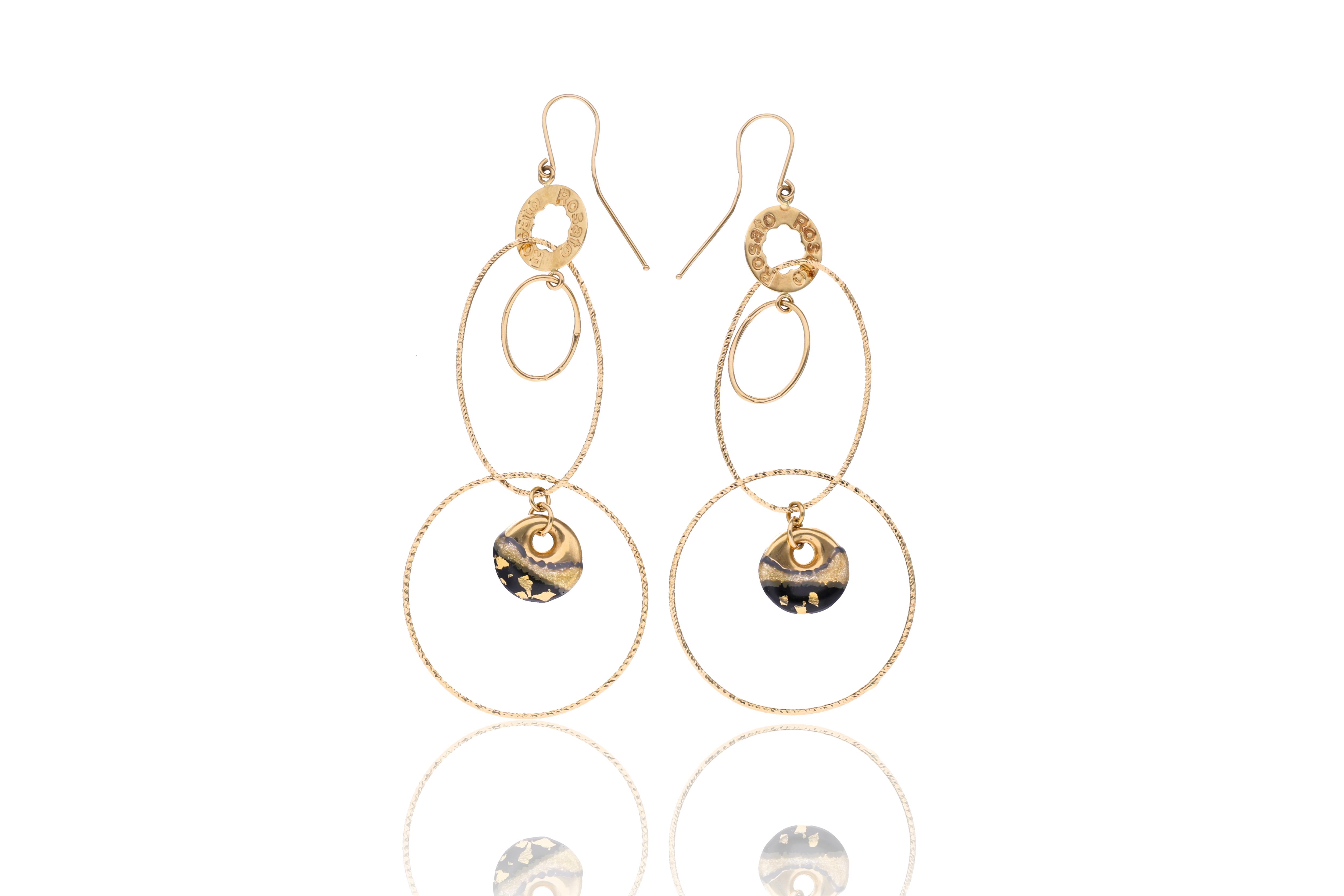 Rosato, paio di orecchini pendenti con smalti policromi - Asta Speciale San Valentino