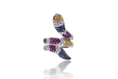 Anello con diamanti, rubini, zaffiri e corindoni gialli - Asta Tesori di Pasqua - Gioielli da riscoprire Anello con diamanti, rubini, zaffiri e corindoni gialli - Asta Tesori di Pasqua - Gioielli da riscoprire