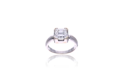 Anello con diamante - Asta Primavera d'Oro - Gioielli in fiore
