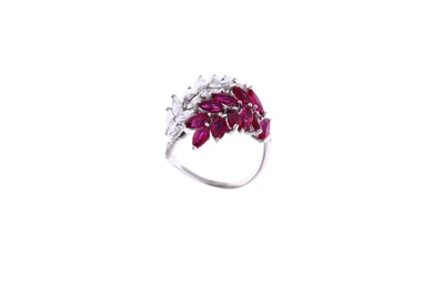 Anello con diamanti e rubini - Asta Primavera d'Oro - Gioielli in fiore