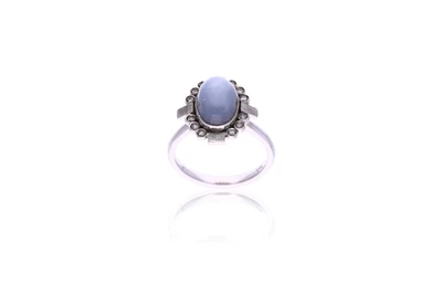 Anello con diamanti e zaffiro stellato - Asta Primavera d'Oro - Gioielli in fiore