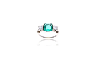 Anello con smeraldo e diamanti - Asta Primavera d'Oro - Gioielli in fiore