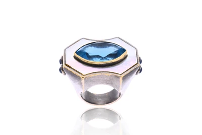 Anello con topazio, zaffiri e madreperla - Asta Primavera d'Oro - Gioielli in fiore