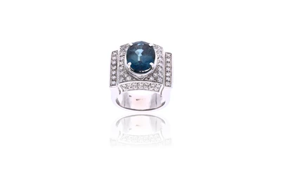 Anello con zaffiro e diamanti - Asta Primavera d'Oro - Gioielli in fiore
