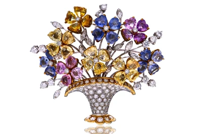 Spilla con diamanti, zaffiri, corindoni gialli e rosa - Asta Primavera d'Oro - Gioielli in fiore
